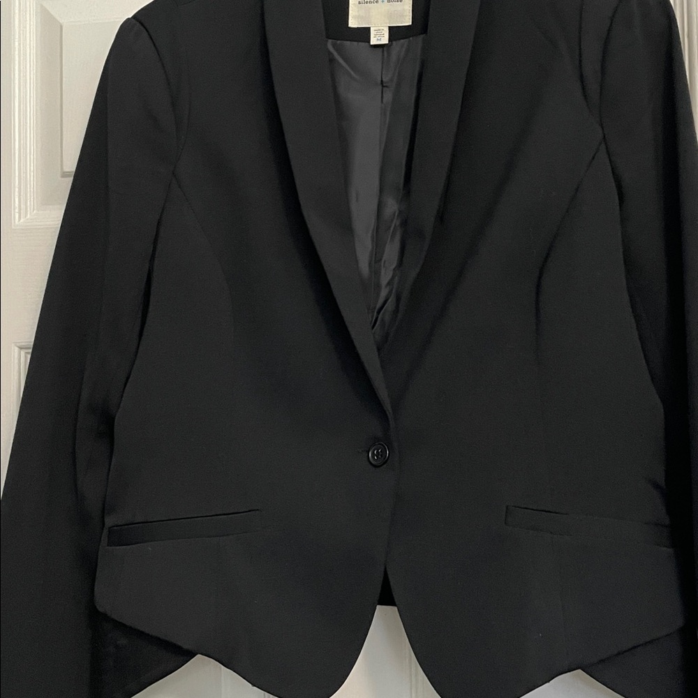 Silence + Noise Classic Black Blazer - Picture 4 of 7